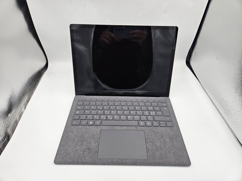 Nordic alapról magyarított Surface Laptop