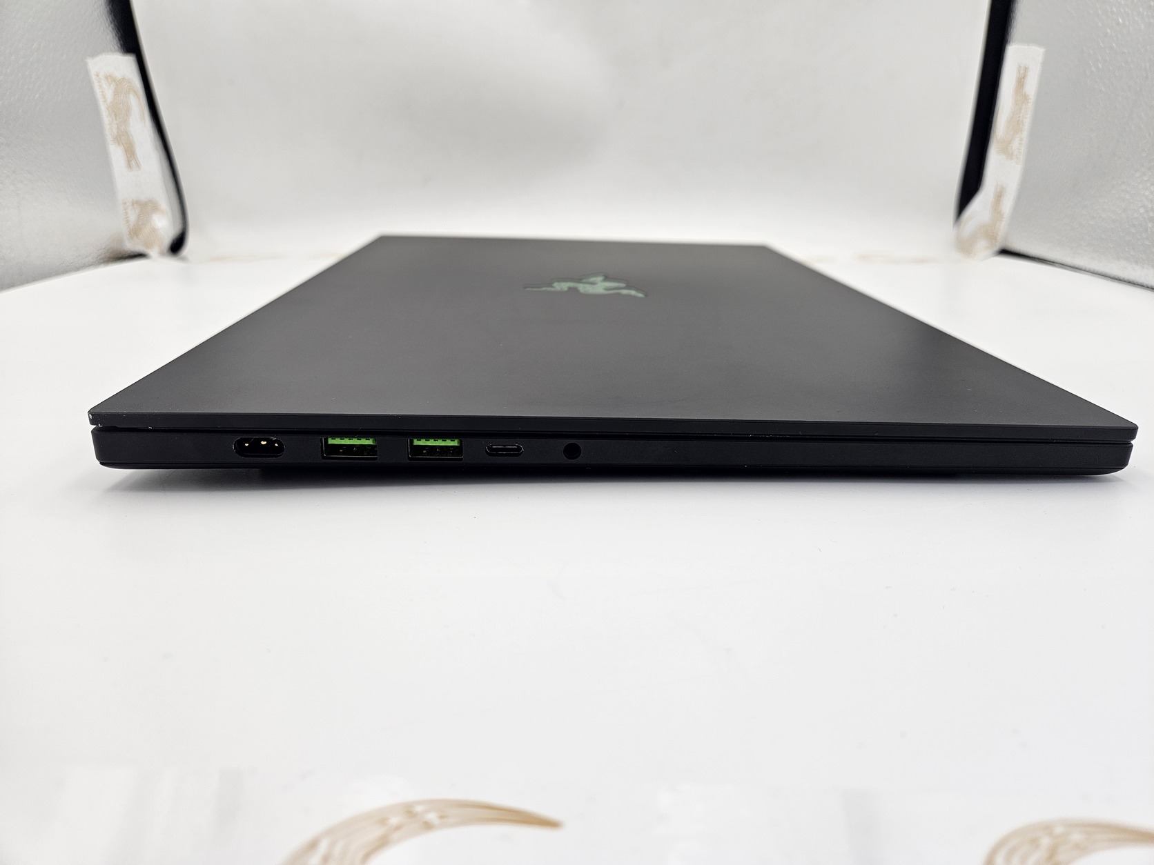 A CSÚCSRAGADOZÓ! Razer Blade 16 Nem sok ilyen jár a vadonban - Image 5