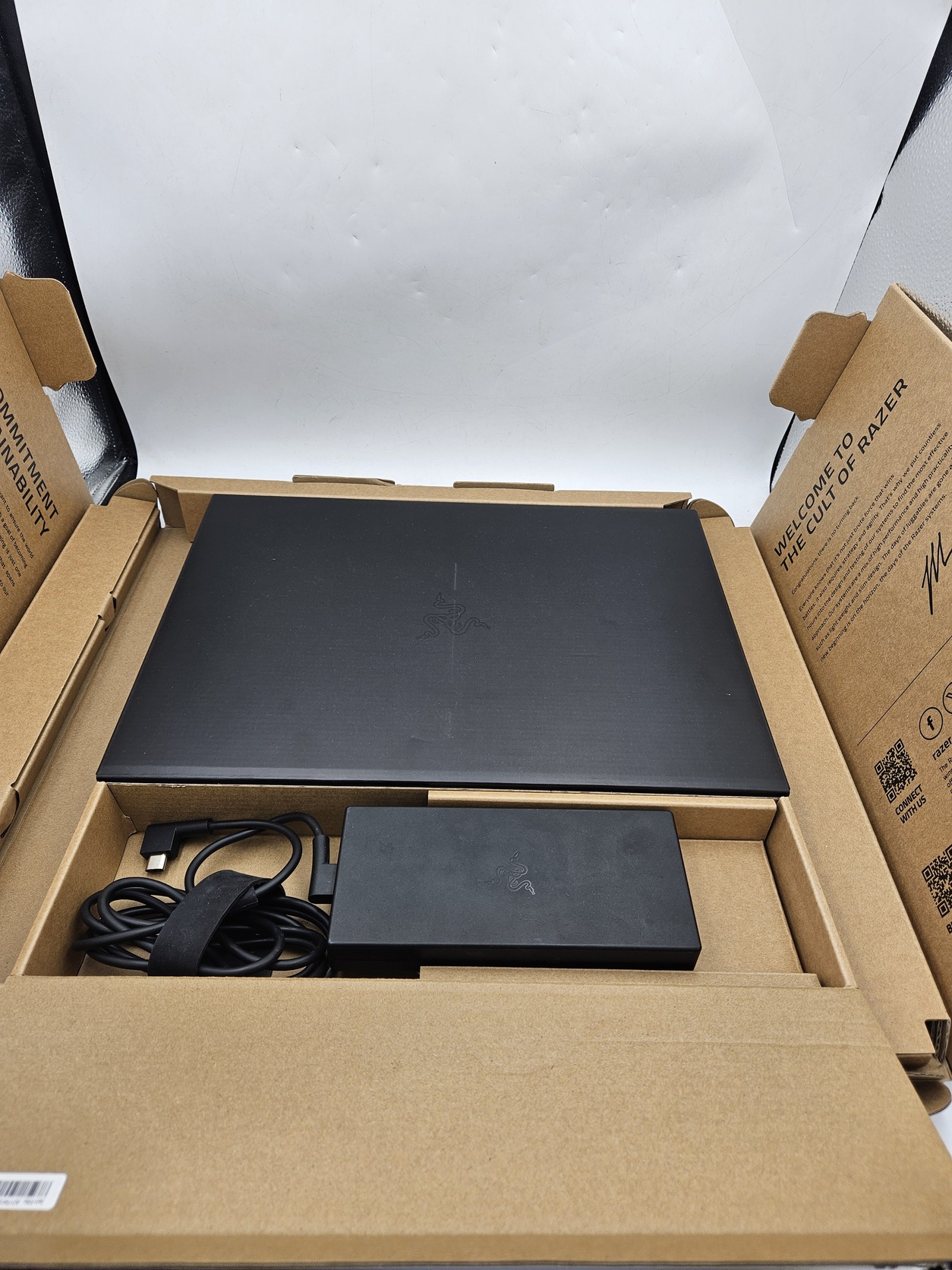 A CSÚCSRAGADOZÓ! Razer Blade 16 Nem sok ilyen jár a vadonban - Image 7