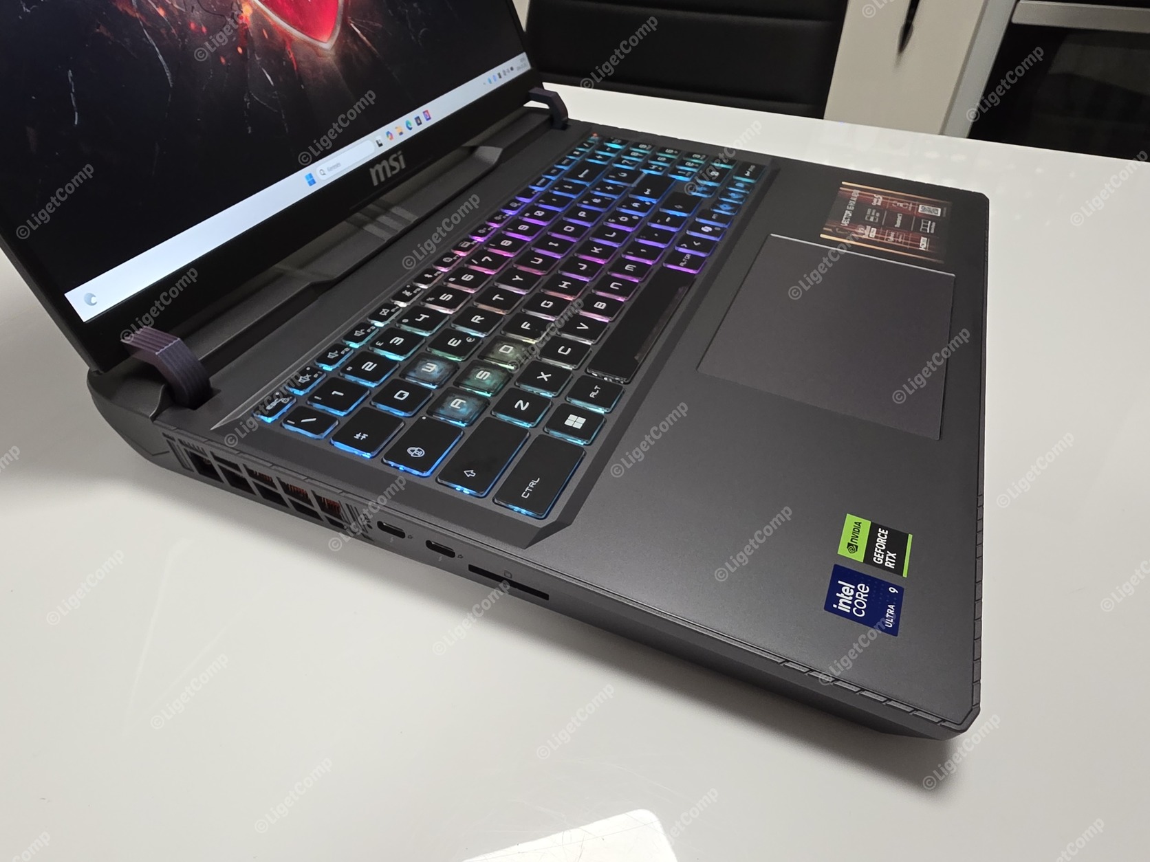 Új MSI 16 Vector QHD+ 240Hz Ultra9 275HX 24mag 32GB 1TB SSD Nvidia RTX 5080 16GB 175W Win11 Garancia - Image 2