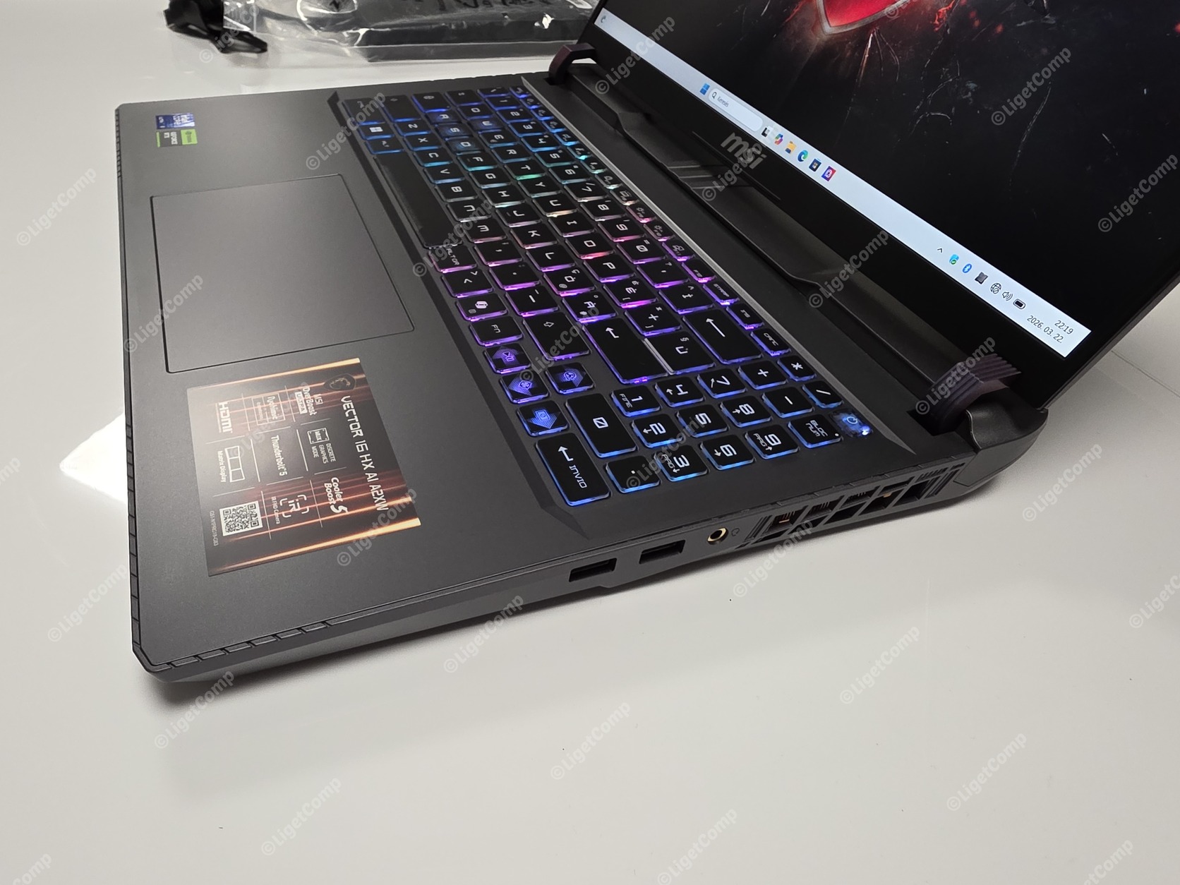 Új MSI 16 Vector QHD+ 240Hz Ultra9 275HX 24mag 32GB 1TB SSD Nvidia RTX 5080 16GB 175W Win11 Garancia - Image 3