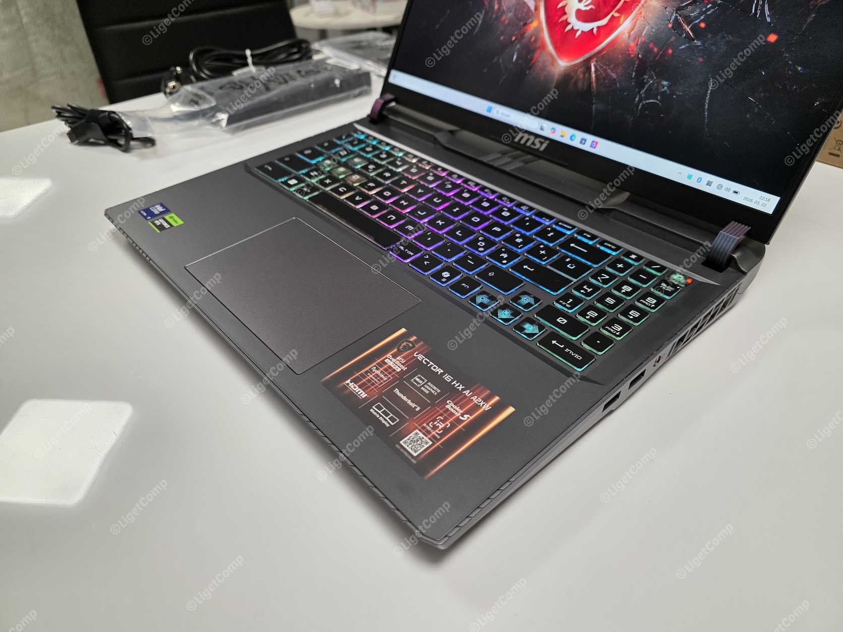 Új MSI 16 Vector QHD+ 240Hz Ultra9 275HX 24mag 32GB 1TB SSD Nvidia RTX 5080 16GB 175W Win11 Garancia - Image 4
